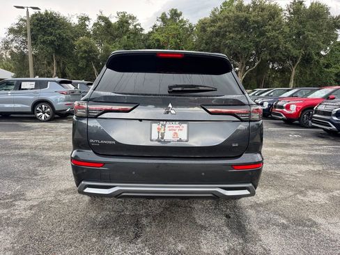 New 2025 Mitsubishi Outlander SE image 7