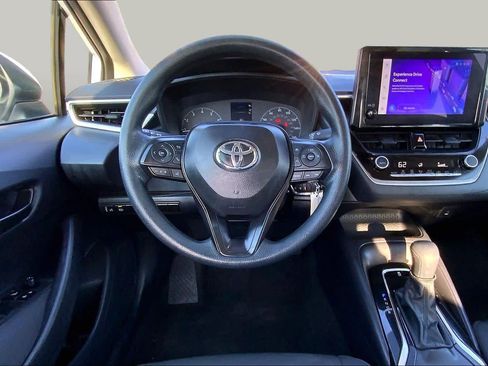 Used 2025 Toyota Corolla LE FWD image 6