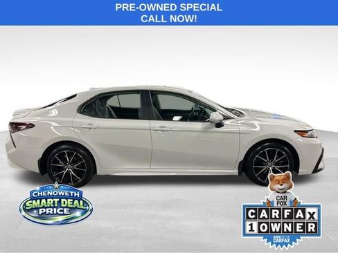 Used 2024 Toyota Camry SE image 6