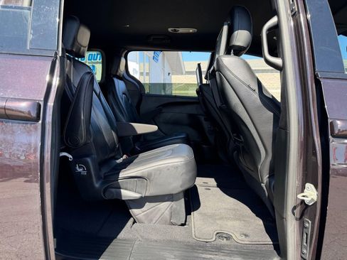 Used 2019 Chrysler Pacifica Touring-L Plus w/ Advanced Safetytec Group image 19