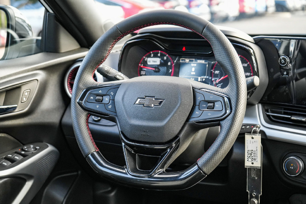 New 2026 Chevrolet Trax RS w/ Sunroof Package FWD image 14
