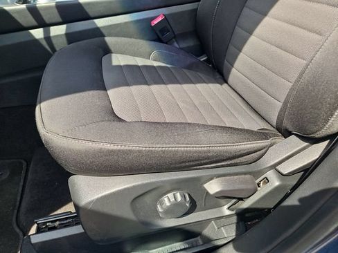 Used 2019 Ford Edge SE FWD image 25