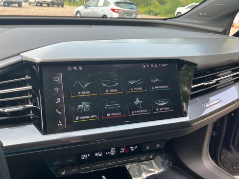 Used 2025 Audi Q4 e-tron Premium Plus image 57