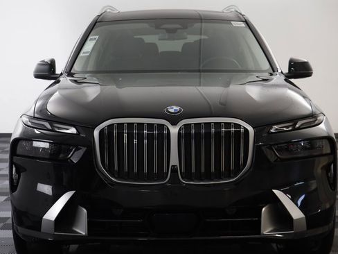 Certified 2024 BMW X7 xDrive40i w/ Executive Package image 24