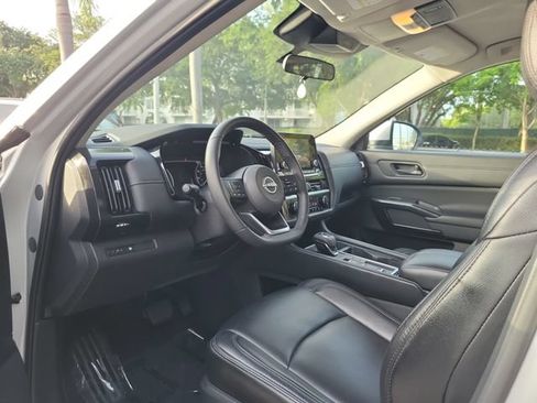 Used 2024 Nissan Pathfinder SV FWD image 10