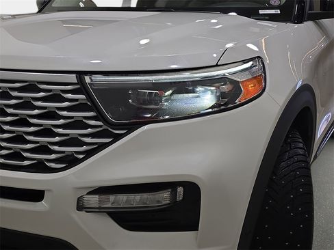 Used 2020 Ford Explorer Platinum w/ Premium Technology Package image 34