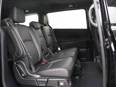 Used 2024 Honda Odyssey Sport image 12