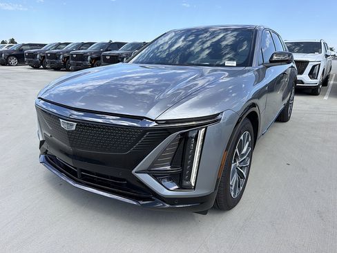 Used 2024 Cadillac Lyriq Sport RWD image 2