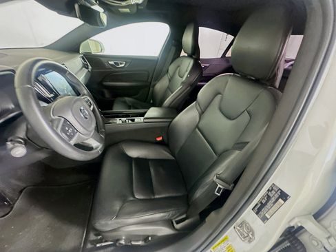 Used 2020 Volvo S60 T5 Momentum image 12