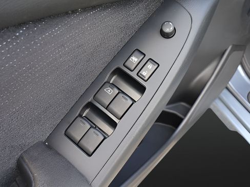 Used 2010 Nissan Altima 2.5 S FWD image 11