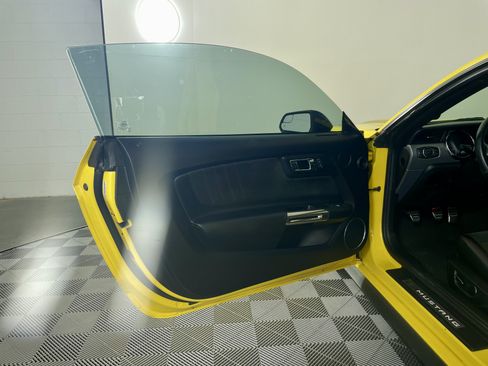 Used 2017 Ford Mustang GT Premium RWD image 15