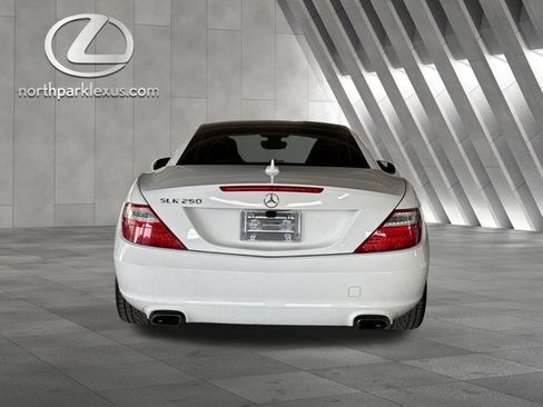 Used 2015 Mercedes-Benz SLK 250 image 8