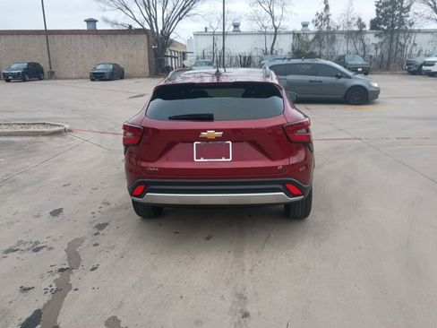 Used 2025 Chevrolet Trax LT w/ LT Convenience Package image 10