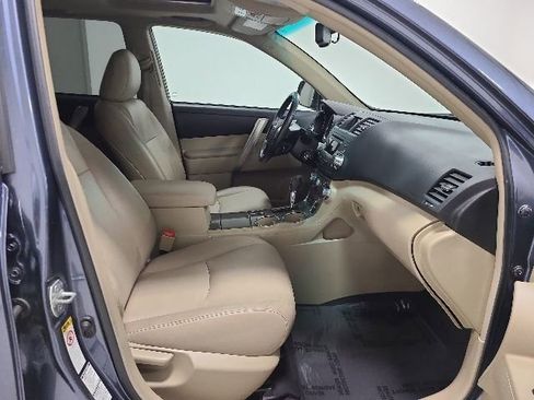Used 2012 Toyota Highlander SE w/ Tow Pkg AWD/4WD image 14