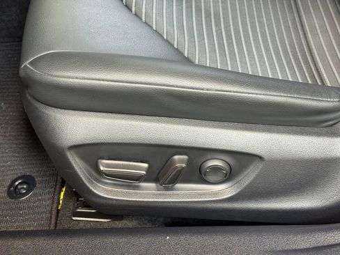 Used 2023 Toyota Camry SE w/ Convenience Package image 10