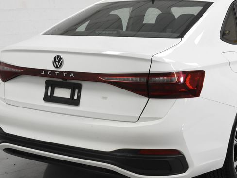 Used 2025 Volkswagen Jetta Sport FWD image 3