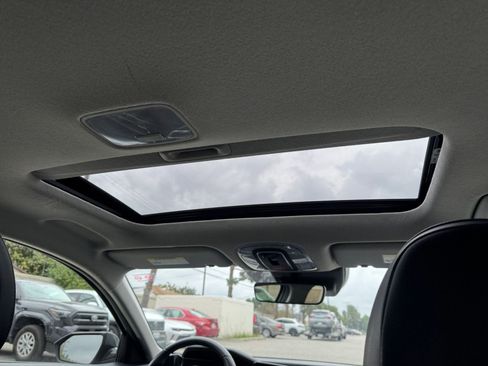 Used 2025 Hyundai Elantra Limited image 31