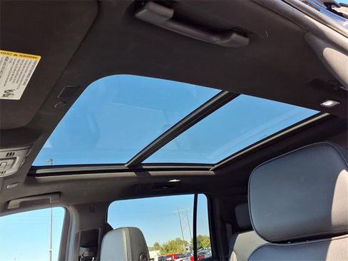 Used 2022 GMC Yukon XL Denali w/ Denali Premium Package image 29