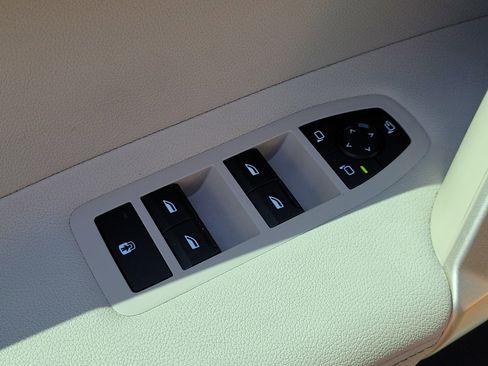 Certified 2025 BMW iX xDrive50 AWD/4WD image 19