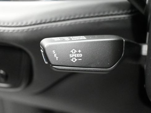 Used 2019 Bentley Bentayga image 74