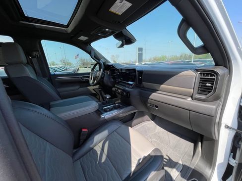 Used 2024 Chevrolet Silverado 1500 ZR2 w/ Technology Package AWD/4WD image 29