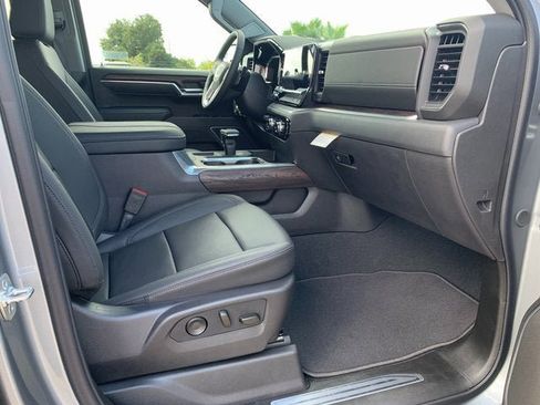 New 2026 GMC Sierra 1500 SLT w/ SLT Convenience Package image 33