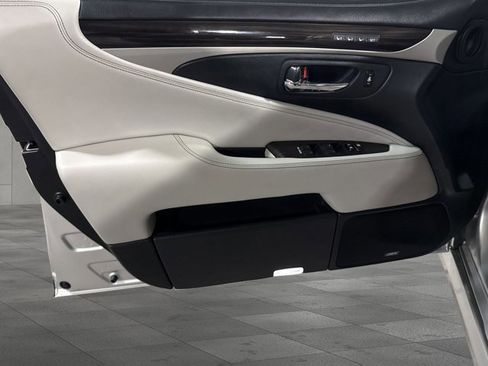 Used 2016 Lexus LS 460 image 25