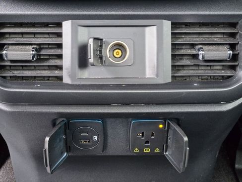 Certified 2022 Ford F150 XLT w/ Equipment Group 302A High image 18