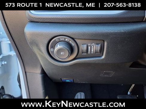 New 2026 Chrysler Pacifica Select image 8