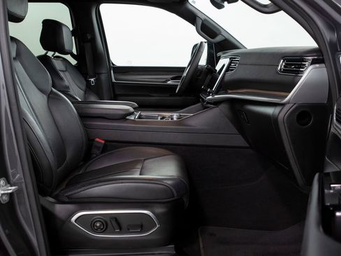 Used 2024 Jeep Wagoneer L Series III w/ Flexible Seating Group image 23