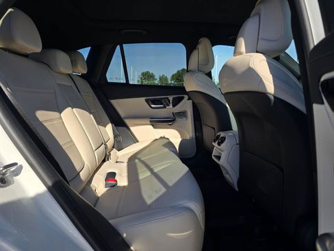 Used 2023 Mercedes-Benz GLC 300 4MATIC image 24