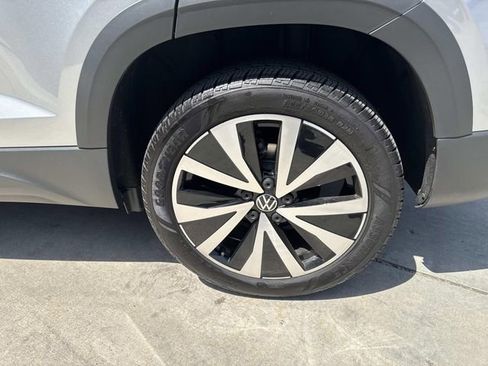 Certified 2023 Volkswagen Taos SE FWD image 6