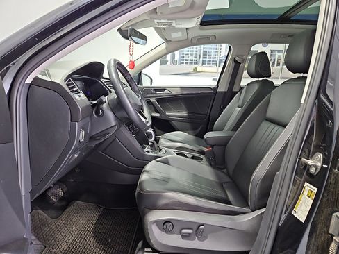 Certified 2023 Volkswagen Tiguan SE w/ Panoramic Sunroof Package FWD image 10