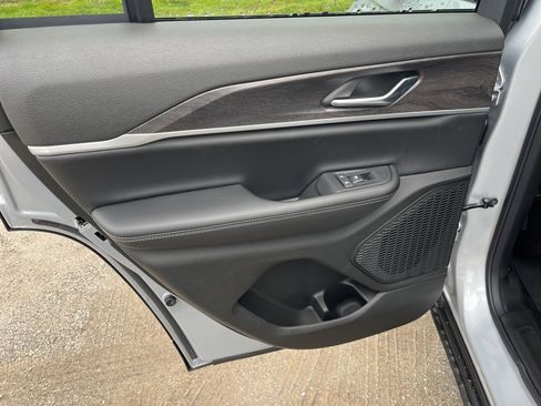 New 2025 Jeep Grand Cherokee Limited image 15