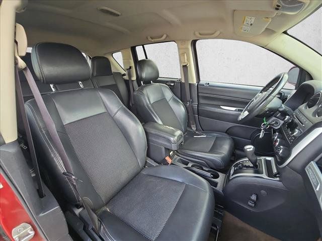 Used 2016 Jeep Compass Latitude FWD image 13