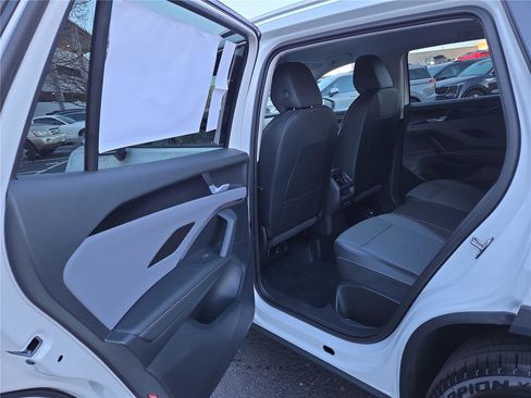 New 2026 Volkswagen Tiguan SE image 22