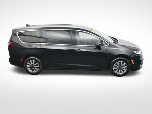 Used 2023 Chrysler Pacifica Touring-L FWD image 24