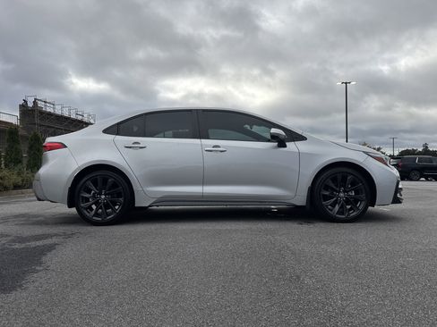 Used 2024 Toyota Corolla SE image 11