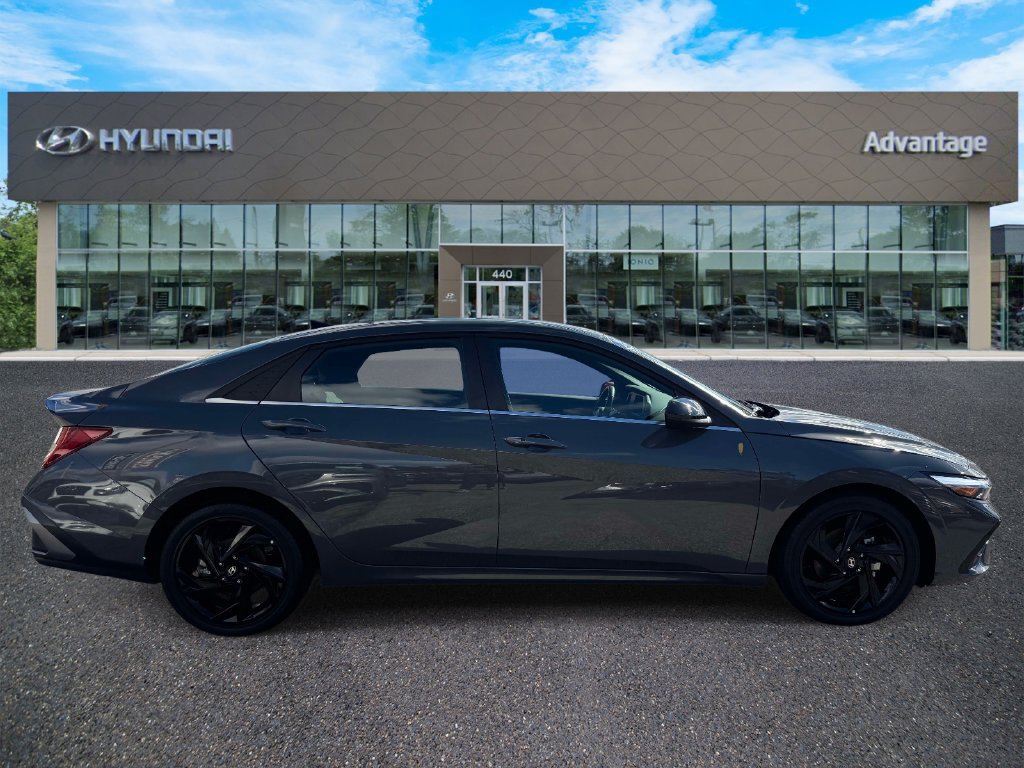 Used 2026 Hyundai Elantra SEL Sport Premium FWD image 5