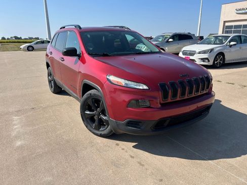 Used 2016 Jeep Cherokee Sport image 4