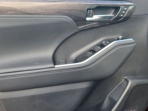 New 2026 Toyota Highlander Limited image 11