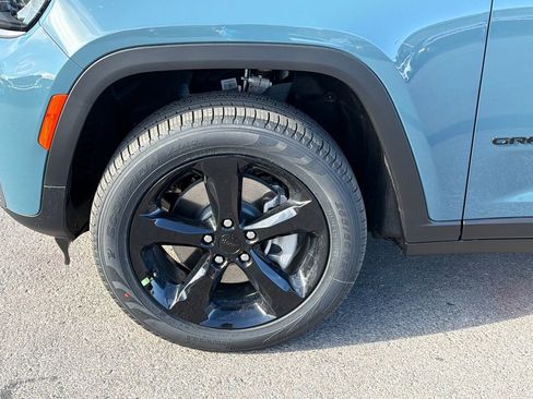 New 2026 Jeep Grand Cherokee L Limited w/ Limited Altitude Package AWD/4WD image 21