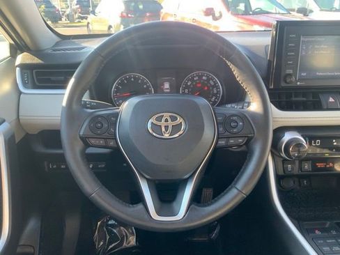 Used 2022 Toyota RAV4 XLE w/ Convenience Package image 18