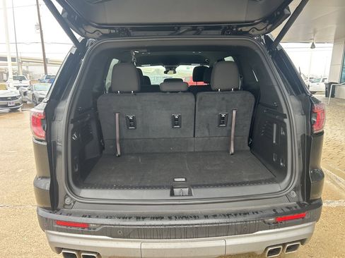 Used 2025 GMC Acadia Elevation image 7