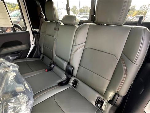 New 2025 Jeep Gladiator Mojave image 13