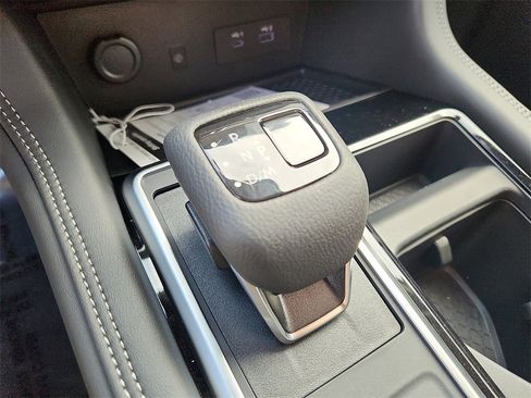 New 2025 Nissan Pathfinder Platinum image 7