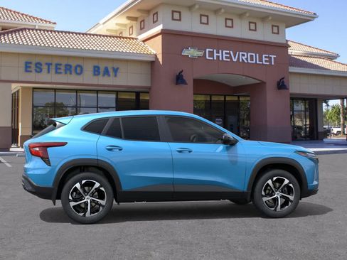 New 2026 Chevrolet Trax RS w/ Sunroof Package FWD image 5