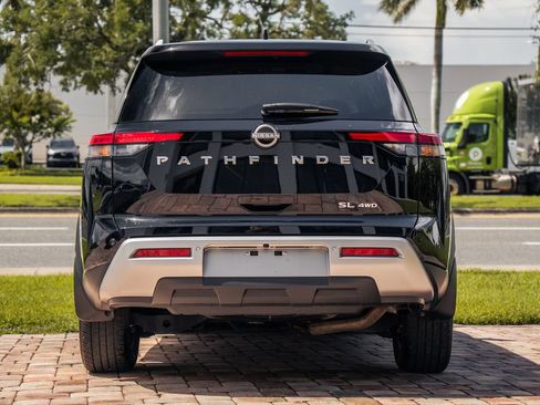 Used 2025 Nissan Pathfinder SL AWD/4WD image 4