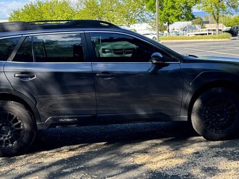 Used 2025 Subaru Outback Premium AWD/4WD image 9