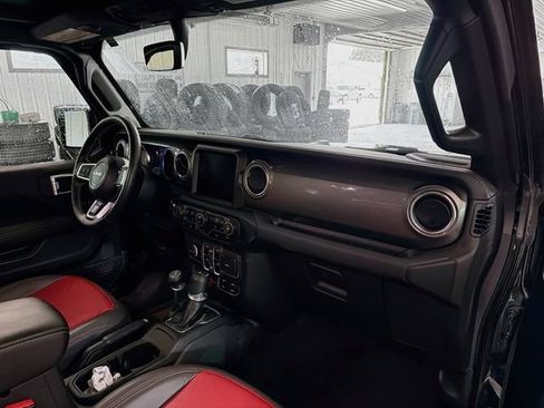 Used 2023 Jeep Wrangler Unlimited Sahara w/ Cold Weather Group AWD/4WD image 12